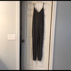 Splendid sleeveless adorable grey jumpsuit